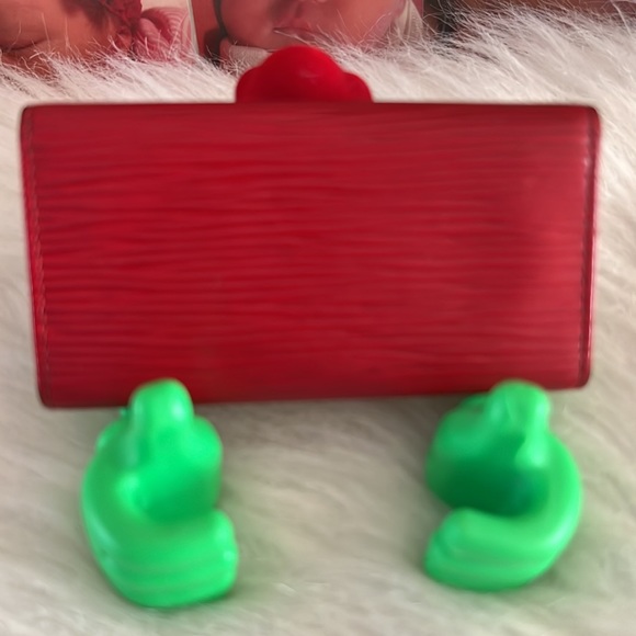 Louis Vuitton Epi Red 4 keychain. Date Code CA1917 - Picture 3 of 13